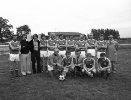 ARH Slg. Fratzer 01-0027/0003, Hannover 96 alte Herren Mannschaftsfoto, 1976