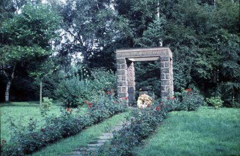 ARH Slg. Fritsche 164, Denkmal im Stadtpark, Burgdorf, ohne Datum