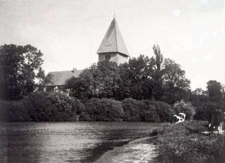 ARH Slg. Grabenhorst 26, Kirche von westlichem Ufer der Leine aus gesehen, Basse, vor 1924