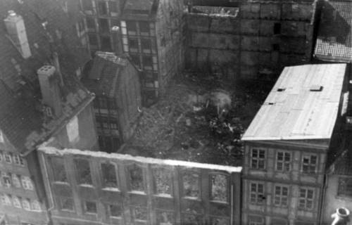 ARH Slg. Janthor 0006, Blick vom Dachstuhl der Marktkirche, Hannover, 1944
