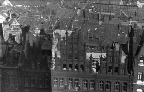 ARH Slg. Janthor 0007, Blick vom Dachstuhl der Marktkirche, Hannover, 1944