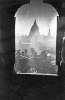ARH Slg. Janthor 0012, Blick aus der Marktkirche auf das neue Rathaus, Hannover, 1943