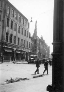 ARH Slg. Janthor 0040, Leinstraße nach einem Angriff, Hannover, 1943