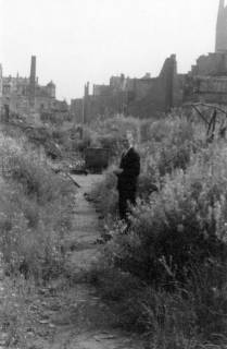 ARH Slg. Janthor 0111, Durchgang vom Reithof zur Burgstraße 40, Hannover, 1945