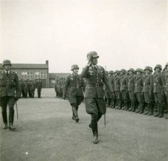 ARH Slg. Janthor 0271, Abschreiten der Front bei der Vereidigung von Soldaten, Hannover?, um 1940