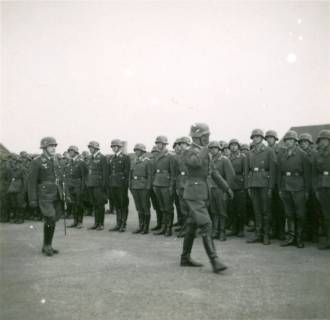 ARH Slg. Janthor 0272, Abschreiten der Front bei der Vereidigung von Soldaten, Hannover?, um 1940