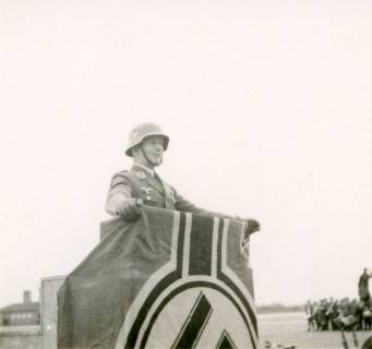 ARH Slg. Janthor 0277, Redner bei der Vereidigung von Soldaten, Hannover?, um 1940