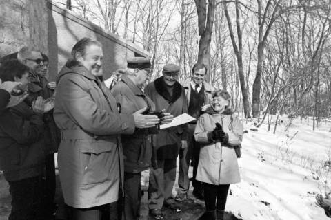 ARH Slg. Weber 02-001/0018, Feierliche Eröffnung des Burgbergturms nach der Übernahme durch die Stadt Gehrden, zweiter v.r. Stadtdirektor Hans Bildhauer, 1987