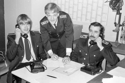 ARH Slg. Weber 02-020/0007, Sprechfunkerlehrgang für junge Mitglieder der Feuerwehr aus Gehrden, Everloh und Ditterke mit v.l. Carsten Weschen, Reiner Kunze und Albert Fricke, um 1975