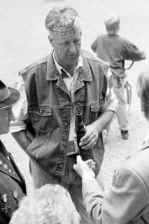 ARH Slg. Weber 02-030/0017, Schützenbruder Karl-Heinz Behre in Verkleidung beim Schützenfest in Gehrden , zwischen 1980/1990