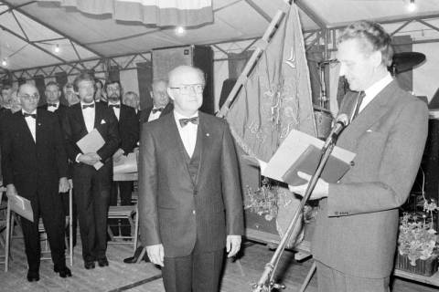 ARH Slg. Weber 02-050/0018, Mitglieder des Gesangsvereins "Liederkranz Redderse" auf einem Zeltfest, 1984