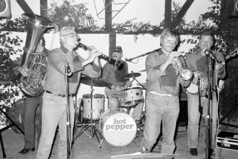 ARH Slg. Weber 02-057/0012, Auftritt der Band "hot pepper", zwischen 1980/1990