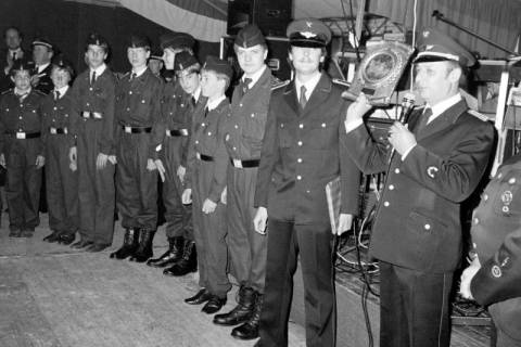 ARH Slg. Weber 02-067/0021, Verleihung einer Ehrentafel innerhalb der Feuerwehr in einem Festzelt, zwischen 1980/1990