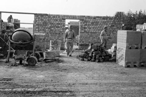 ARH Slg. Weber 02-088/0023, Bau eines Gebäudes, zwischen 1980/1990