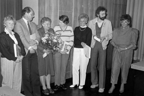 ARH Slg. Weber 02-089/0008, Gruppenfoto von Ehrenmitgliedern? eines Sportvereins?, zwischen 1980/1990