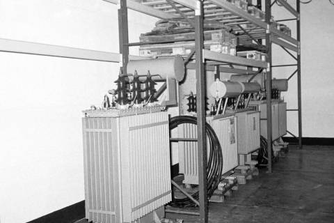ARH Slg. Weber 02-094/0013, Innenraum eines Lagers?, zwischen 1980/1990