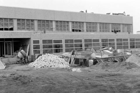 ARH Slg. Weber 02-100/0012, Bau der Sporthalle an der Lange Feldstraße, Gehrden, um 1971