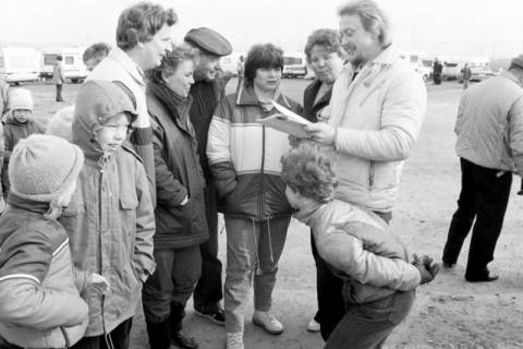 ARH Slg. Weber 02-104/0017, Campingfreunde Gehrden beim Aufbruch zur Familienrallye durch Gehrden, zwischen 1980/1990