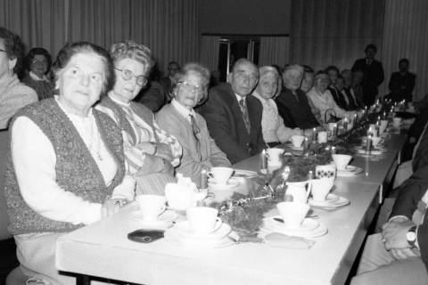 ARH Slg. Weber 02-110/0011, Senioren-Weihnachtsfeier in der Festhalle, Gehrden, zwischen 1980/1990