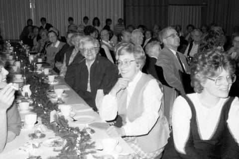 ARH Slg. Weber 02-110/0012, Senioren-Weihnachtsfeier in der Festhalle, Gehrden, zwischen 1980/1990