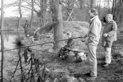 ARH Slg. Weber 02-114/0015, Traditionelles Anangeln im Frühjahr des Anglervereins "Makrele" an der "Kaffeeküche", Gehrden, zwischen 1980/1990