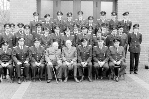 ARH Slg. Weber 02-116/0009, Gruppenfoto der Ortsfeuerwehr Everloh, zwischen 1980/1990