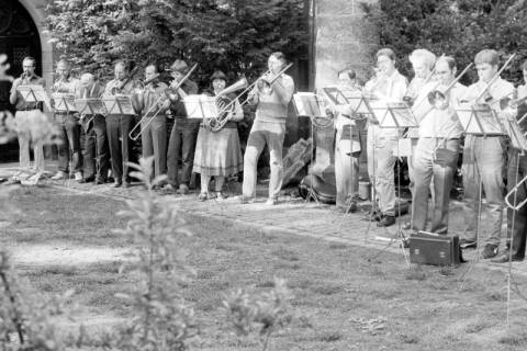 ARH Slg. Weber 02-125/0017, Auftritt eines Blasorchesters, zwischen 1980/1990