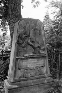 ARH Slg. Weber 02-133/0018, Elten-Denkmal auf dem Friedhof Wennigsen, zwischen 1980/1990