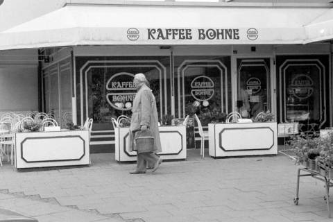 ARH Slg. Weber 02-134/0006, Außenansicht auf Kaffee Bohne im Steinweg, Gehrden, zwischen 1980/1990