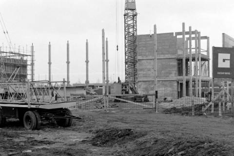 ARH Slg. Weber 02-134/0010, Bau der Sporthalle an der Lange Feldstraße, Gehrden, um 1970