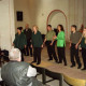 Archiv der Region Hannover, ARH BA 2756, Israelische Besuchergruppe - Chorauftritt in der Kirche, Mandelsloh