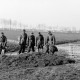 Archiv der Region Hannover, ARH NL Dierssen 0103/0004, Soldaten beim Bau einer Stellung?, Groningen