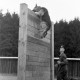 Archiv der Region Hannover, ARH NL Dierssen 1020/0019, Abrichteanstalt - Hund an 2,50 m Wand, Hasperde