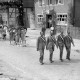 Archiv der Region Hannover, ARH NL Dierssen 1043/0007, Kinderumzug auf dem Sängerfest, Gestorf