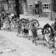 Archiv der Region Hannover, ARH NL Dierssen 1043/0013, Kinderumzug auf dem Sängerfest, Gestorf