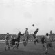 Archiv der Region Hannover, ARH NL Dierssen 1159/0014, Spiel von Hannover 96? im Innenoval der alten Radrennbahn am Pferdeturm, Hannover