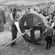 Archiv der Region Hannover, ARH NL Dierssen 1180/0015, Osterfeuerräder, Lügde