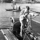 Archiv der Region Hannover, ARH NL Dierssen 1205/0006, Hermsdorfer Jungen mit Wasserrädern auf dem Steinhuder Meer, Steinhude