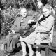 ARH NL Dierssen 1205/0007, Mutter von Dierssen und Hermsdorfer auf einer Bank sitzend, Steinhude