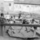 Archiv der Region Hannover, ARH NL Dierssen 1206/0021, Spielende Kinder im Ring, Eldagsen