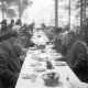 ARH NL Dierssen 1225/0007, Gemeinsames Suppenessen bei der "Diplomaten-Jagd", Springe
