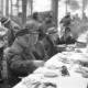 Archiv der Region Hannover, ARH NL Dierssen 1228/0011, "Diplomaten-Jagd": gemeinsames Suppenessen, Springe