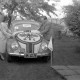 Archiv der Region Hannover, ARH NL Dierssen 1243/0021, VW-Käfer mit ADAC-Fahne auf der Kühlhaube, Springe