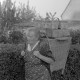 Archiv der Region Hannover, ARH NL Dierssen 1247/0003, Erdbeer-Kiepenfrau, Völksen