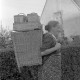 Archiv der Region Hannover, ARH NL Dierssen 1247/0004, Erdbeer-Kiepenfrau, Völksen