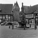 Archiv der Region Hannover, ARH NL Dierssen 1281/0029, Marktbrunnen mit Kirche, Obernkirchen