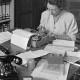 Archiv der Region Hannover, ARH NL Dierssen 1292/0014, Versuchsaufnahme im Büro, Hannover
