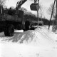 Archiv der Region Hannover, ARH NL Dierssen 1299/0008, Neues Straßenstreugerät mit Greifer, Celle