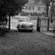 ARH NL Dierssen 1328/0017, Ein Borgward Hansa 2400 II in der Einfahrt zur Borgward-Villa, Bremen