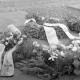 Archiv der Region Hannover, ARH NL Dierssen 1338/0002, Kränze am Grab von Ernst-August, Hannover